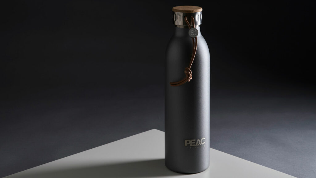 Bedruckte Trinkflasche für Finanzunternehmen PEAC