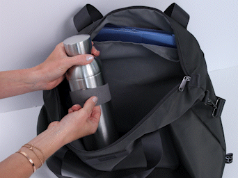 Die SC7 BAG hat einen praktischen Flaschenhalter für unterwegs